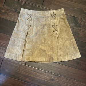 She & Sky Women’s Small Tan Skirt With Pleat.S
